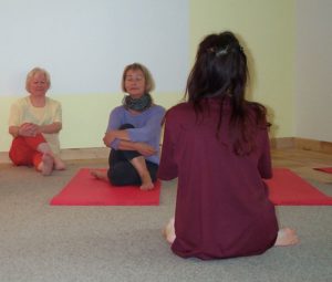 posture de yoga de l'étirement du pyramidal ou piriforme, stage yoga/Yvette Clouet